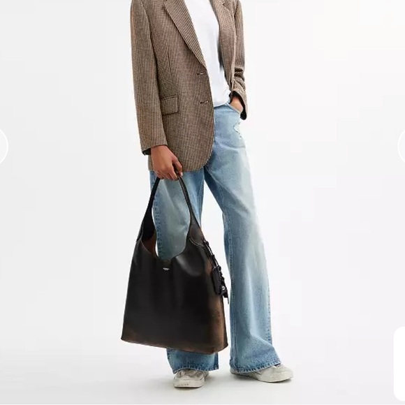 Coach Brooklyn Shoulder Bag 39 In Loved Leather With Bag Charm - Picture 2 of 16